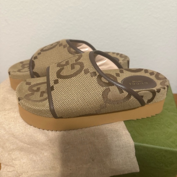 ⚡️FLASH SALE⚡️ Gucci Jumbo GG Platform Slides 38 - Picture 2 of 9